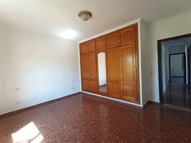 Chalet de 3 habitaciones en La Concha - Resina Golf, Estepona en venta con piscina - 800.000 € (Ref: 9326819)