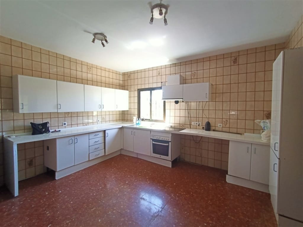 Chalet de 3 habitaciones en Estepona en venta con piscina - 800.000 € (Ref: 9326819)