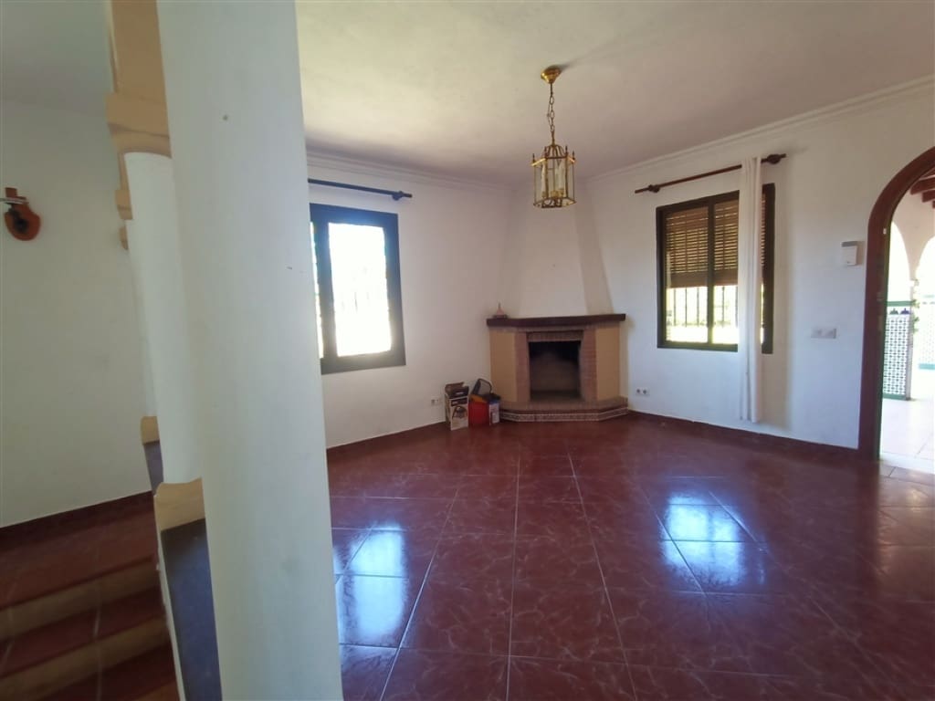 Chalet de 3 habitaciones en Estepona en venta con piscina - 800.000 € (Ref: 9326819)