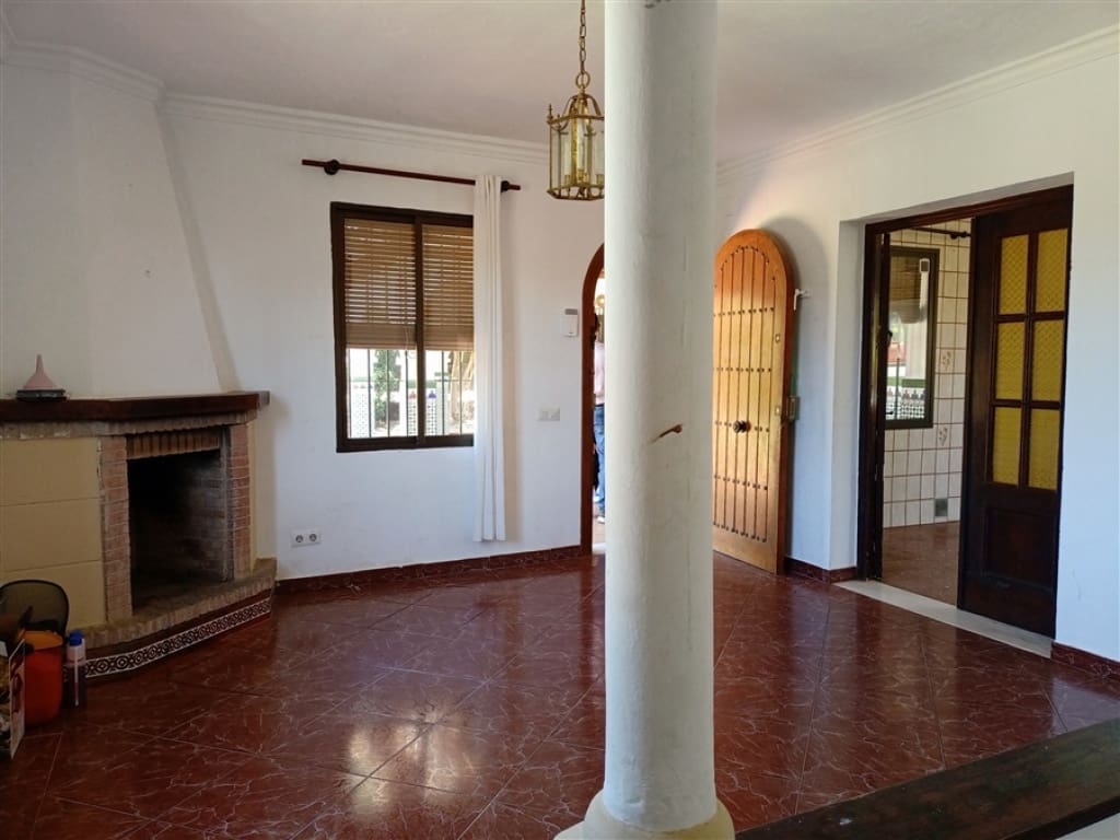 Chalet de 3 habitaciones en Estepona en venta con piscina - 800.000 € (Ref: 9326819)