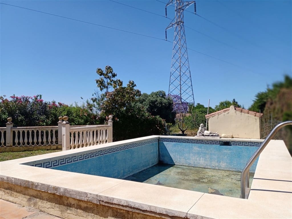 Chalet de 3 habitaciones en Estepona en venta con piscina - 800.000 € (Ref: 9326819)