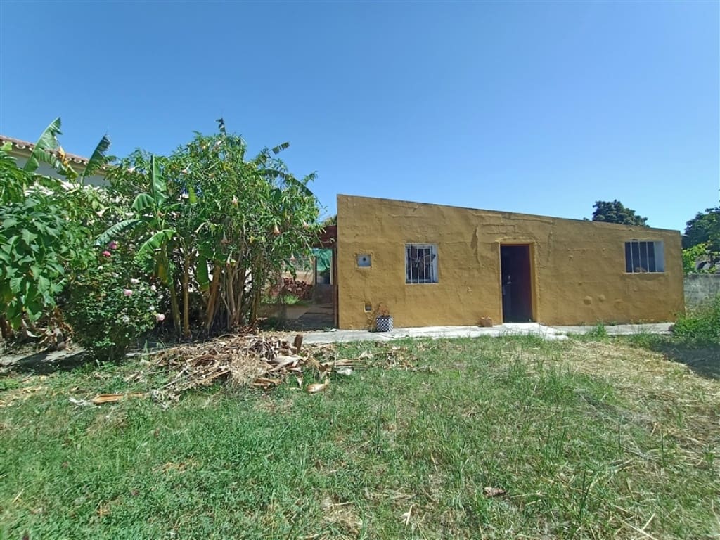 Chalet de 3 habitaciones en Estepona en venta con piscina - 800.000 € (Ref: 9326819)