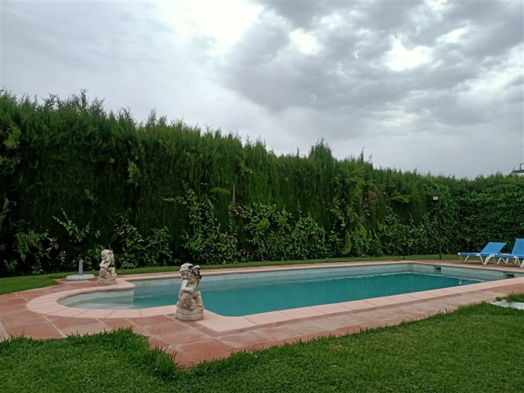 3 bedroom Villa for sale in Arriate with pool garage - € 300,000 (Ref: 9326827)