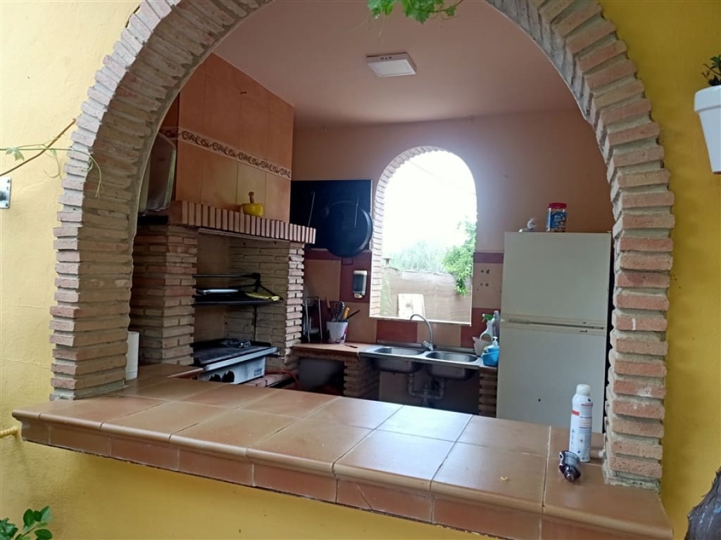 3 bedroom Villa for sale in Arriate with pool garage - € 300,000 (Ref: 9326827)