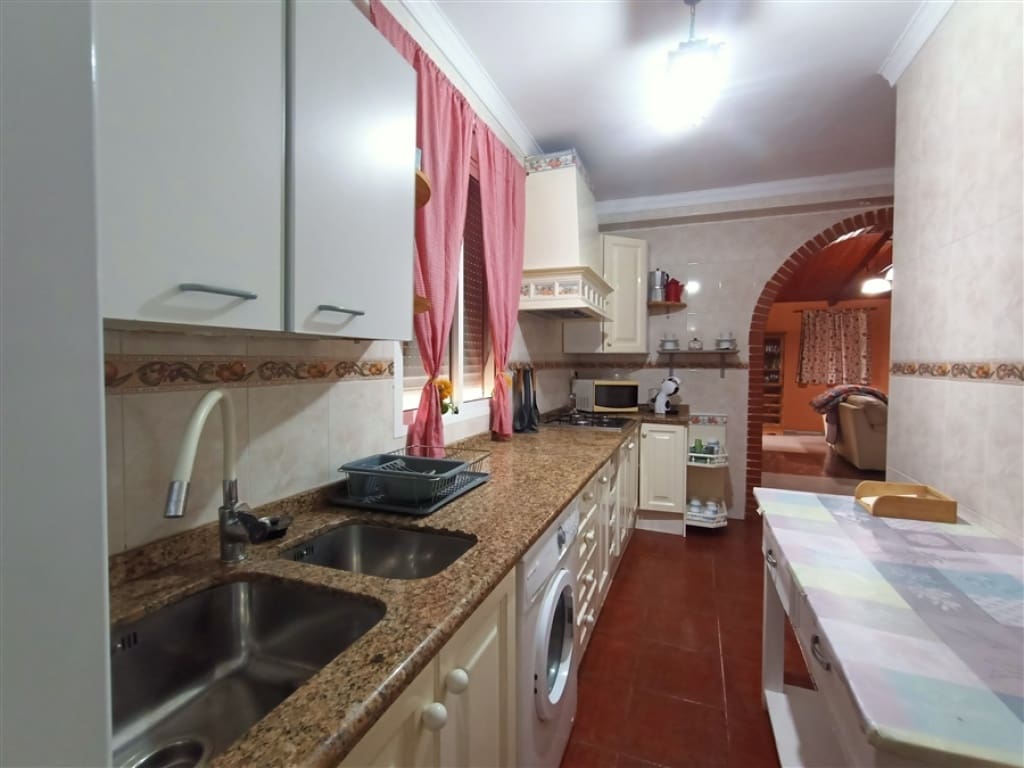 3 bedroom Villa for sale in Arriate with pool garage - € 300,000 (Ref: 9326827)