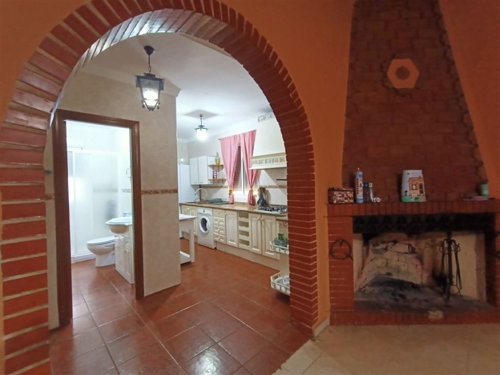 3 bedroom Villa for sale in Arriate with pool garage - € 300,000 (Ref: 9326827)