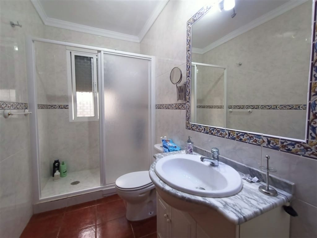 3 bedroom Villa for sale in Arriate with pool garage - € 300,000 (Ref: 9326827)