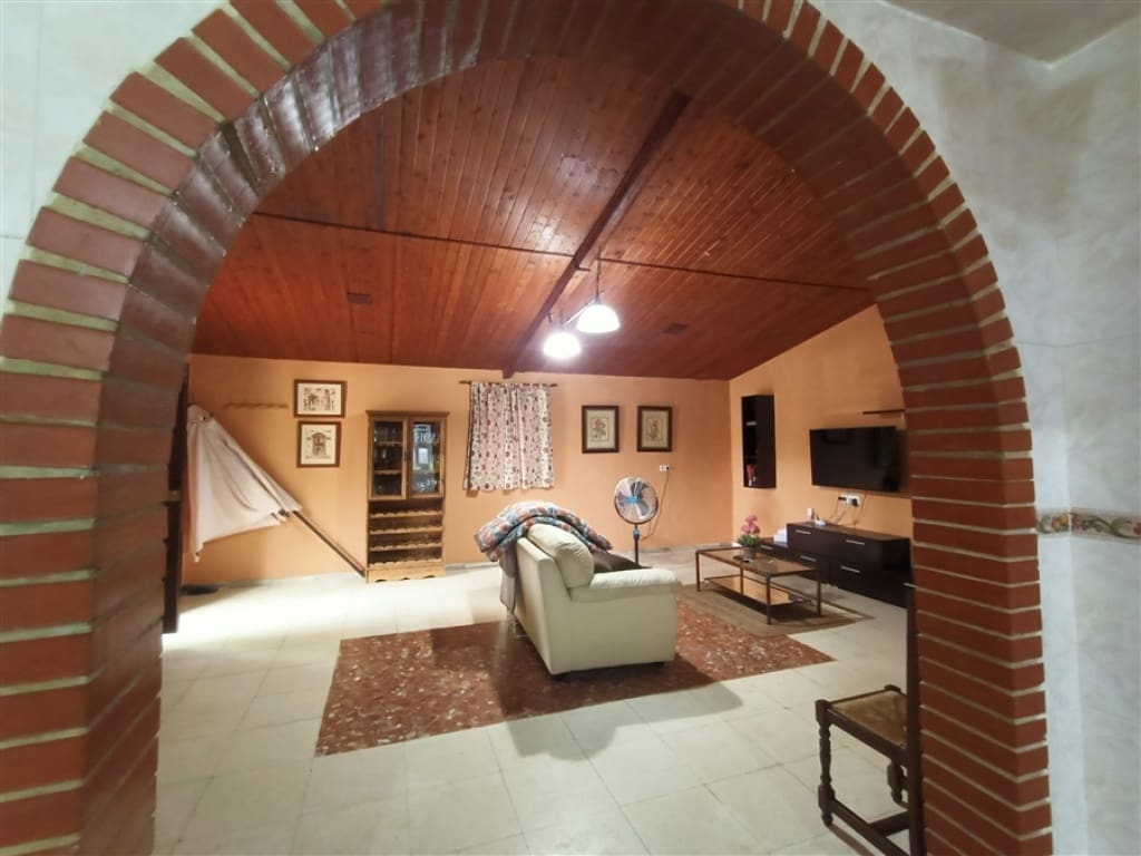 3 bedroom Villa for sale in Arriate with pool garage - € 300,000 (Ref: 9326827)