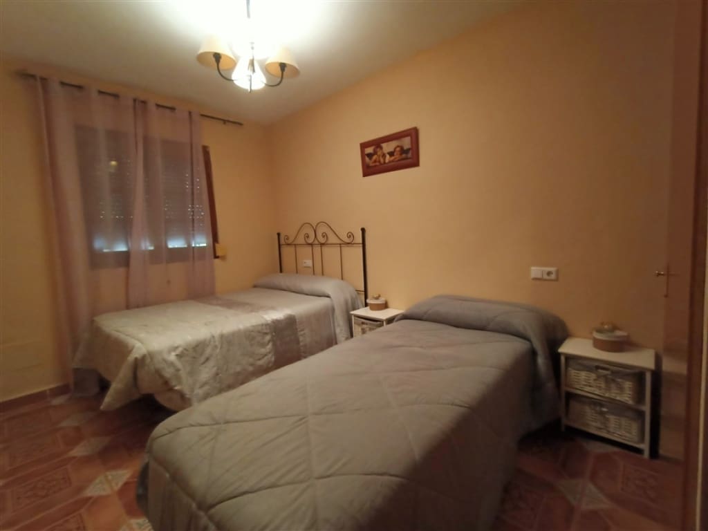 3 bedroom Villa for sale in Arriate with pool garage - € 300,000 (Ref: 9326827)