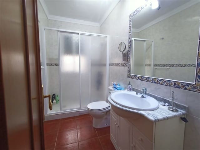 3 soveværelse Villa til salg i Arriate med swimmingpool garage - € 300.000 (Ref: 9326827)