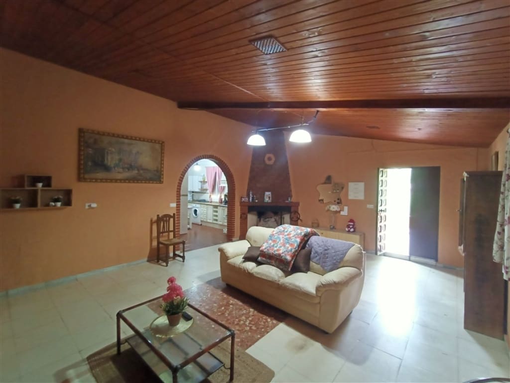 3 bedroom Villa for sale in Arriate with pool garage - € 300,000 (Ref: 9326827)