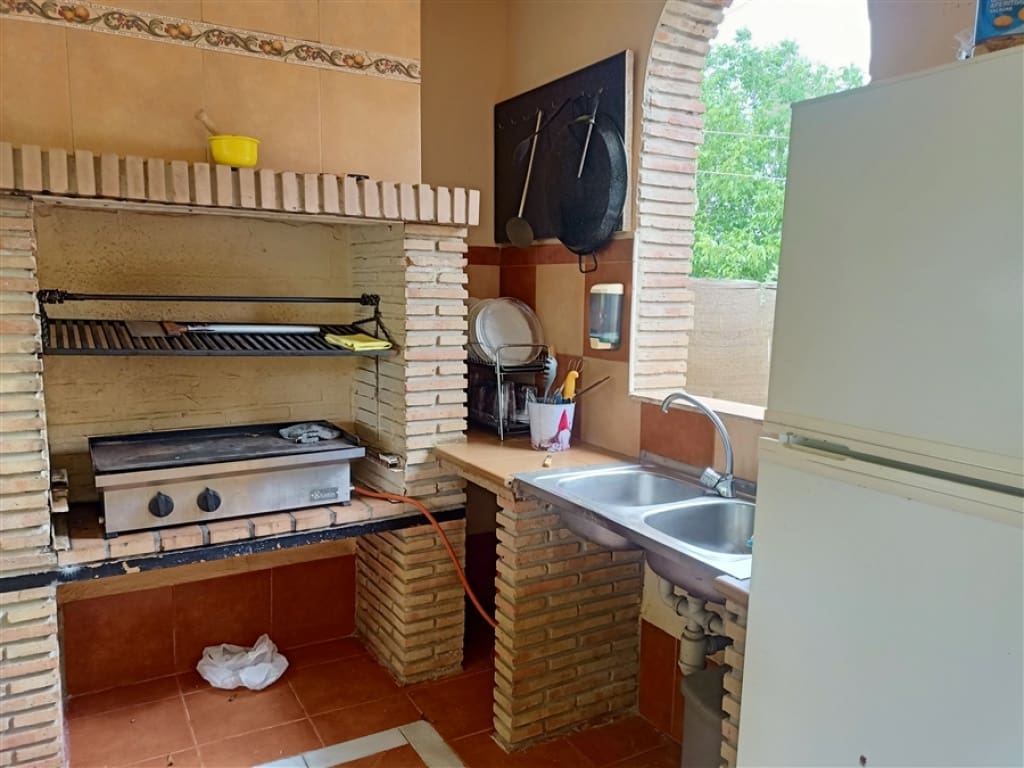 3 bedroom Villa for sale in Arriate with pool garage - € 300,000 (Ref: 9326827)