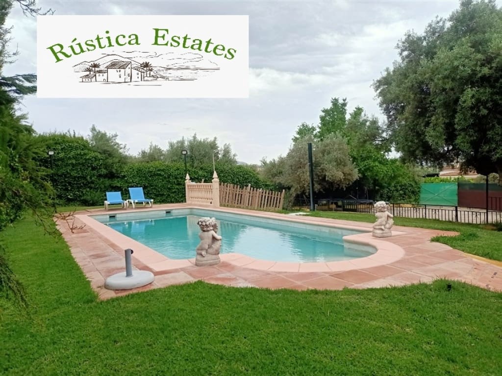 3 bedroom Villa for sale in Arriate with pool garage - € 300,000 (Ref: 9326827)