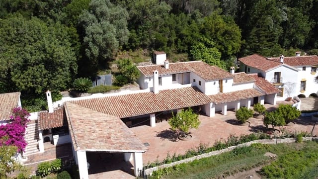 8 soveværelse Finca/Landehus til salg i Gaucín med swimmingpool garage - € 2.800.000 (Ref: 9326828)