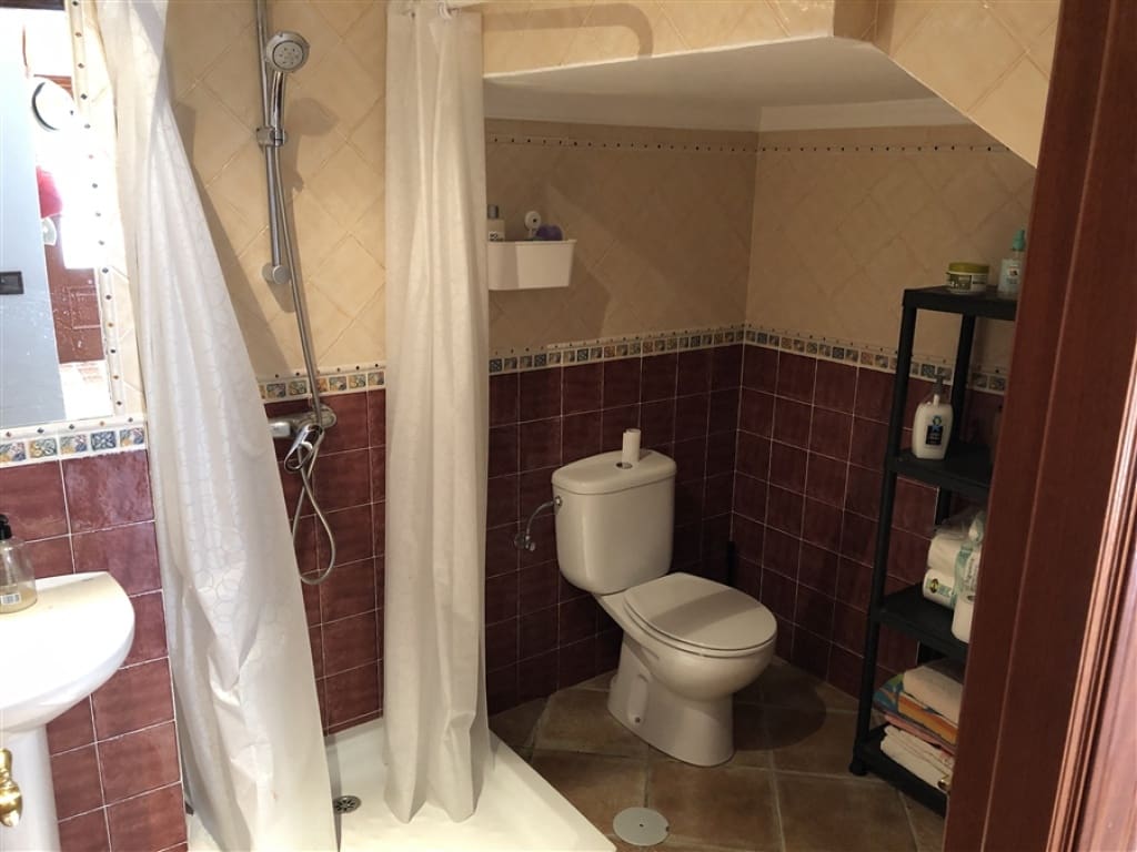 5 slaapkamer Huis te koop in Atajate met garage - € 180.000 (Ref: 9326842)