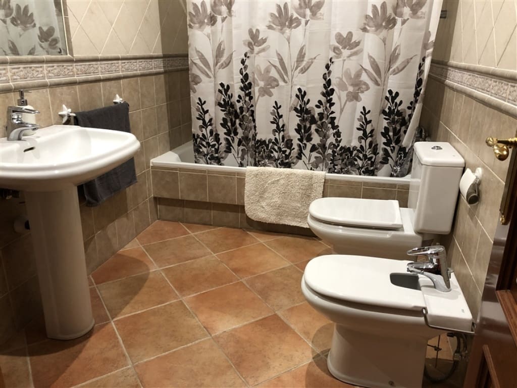 5 slaapkamer Huis te koop in Atajate met garage - € 180.000 (Ref: 9326842)