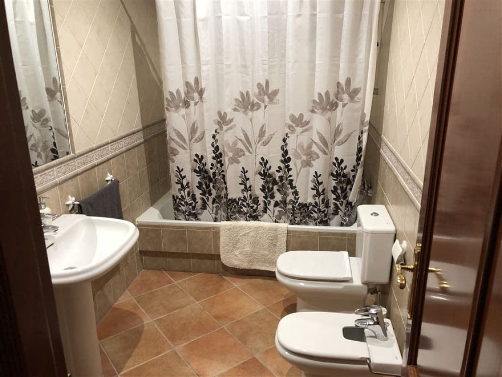 5 slaapkamer Huis te koop in Atajate met garage - € 180.000 (Ref: 9326842)