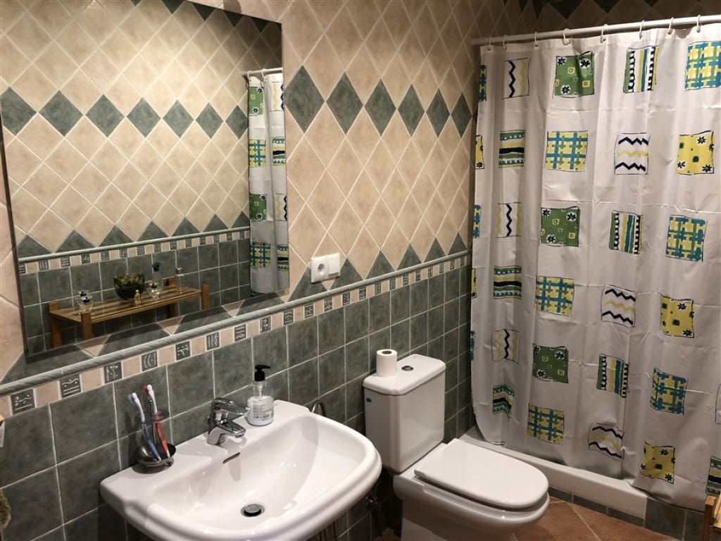 5 slaapkamer Huis te koop in Atajate met garage - € 180.000 (Ref: 9326842)