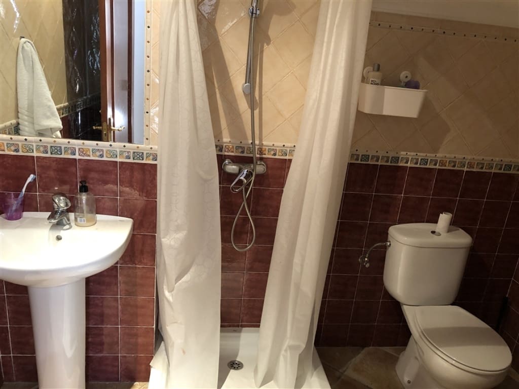 5 slaapkamer Huis te koop in Atajate met garage - € 180.000 (Ref: 9326842)