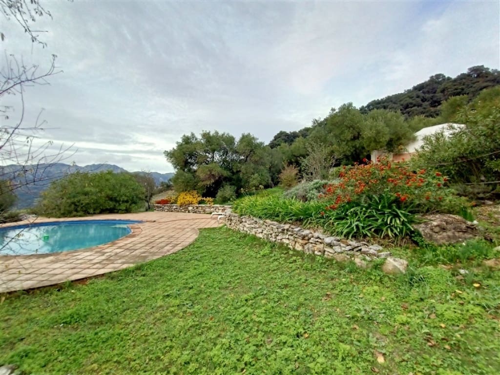 3 soveværelse Finca/Landehus til salg i Algatocin med swimmingpool - € 595.000 (Ref: 9326844)