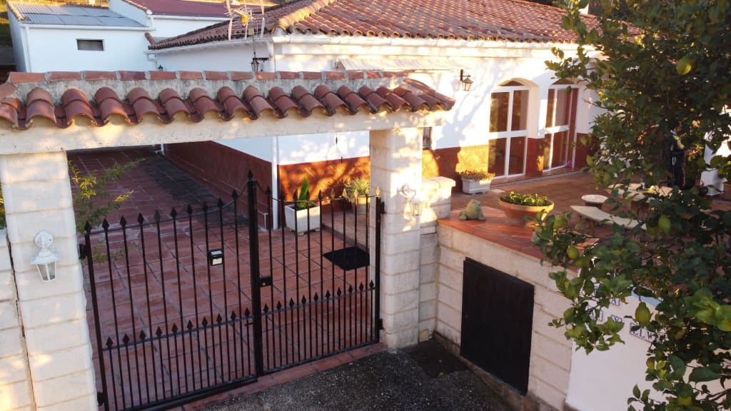 4 soveværelse Finca/Landehus til salg i Algatocin med garage - € 300.000 (Ref: 9331069)