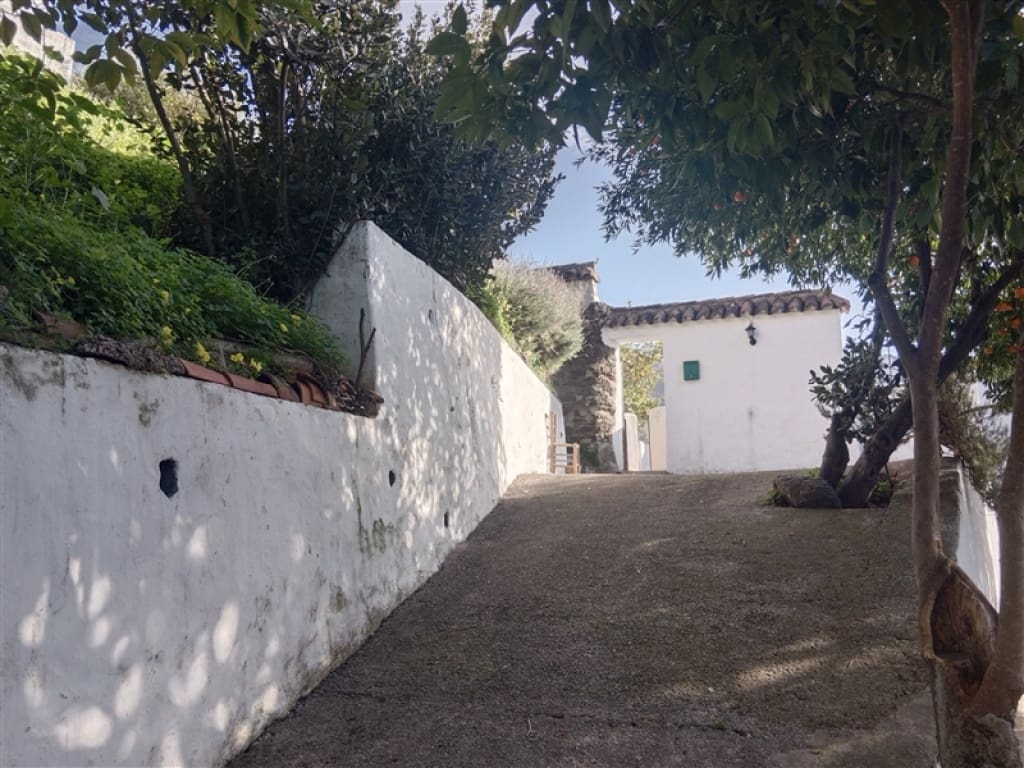 4 soveværelse Finca/Landehus til salg i Jubrique med swimmingpool garage - € 400.000 (Ref: 9331093)