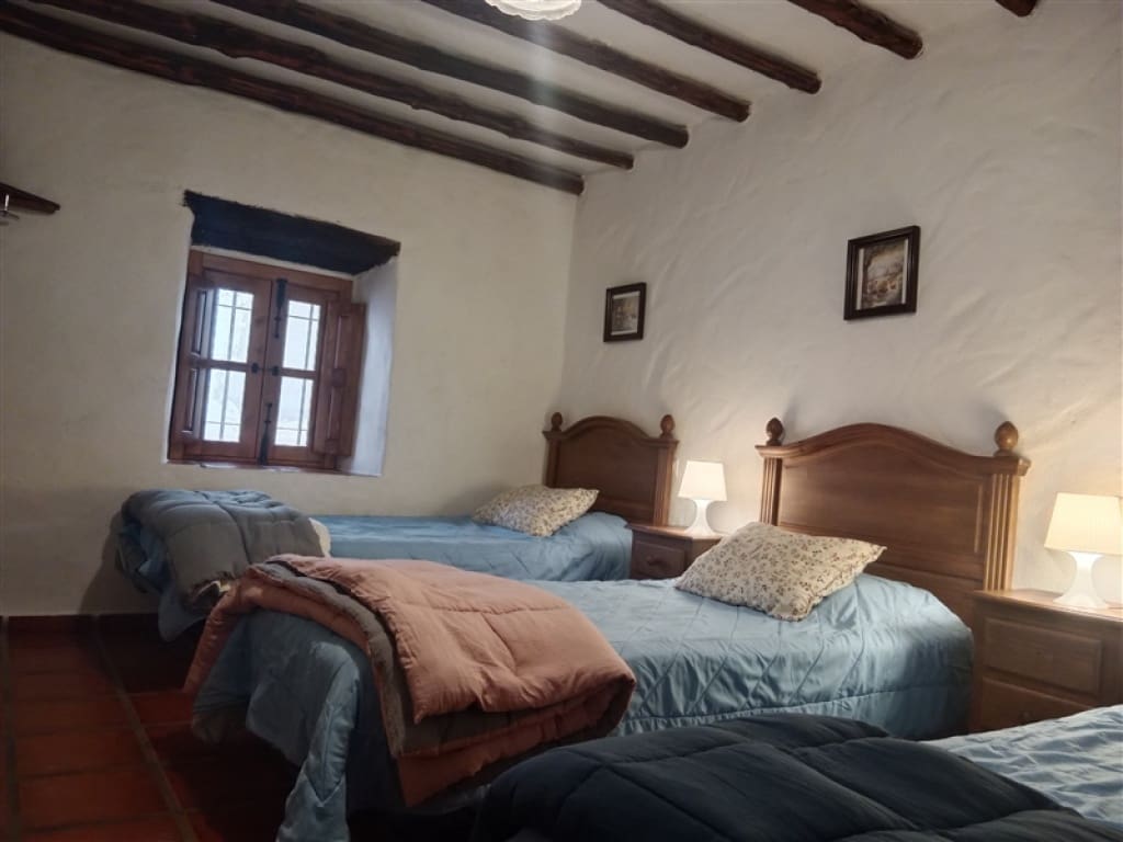 4 soveværelse Finca/Landehus til salg i Jubrique med swimmingpool garage - € 400.000 (Ref: 9331093)