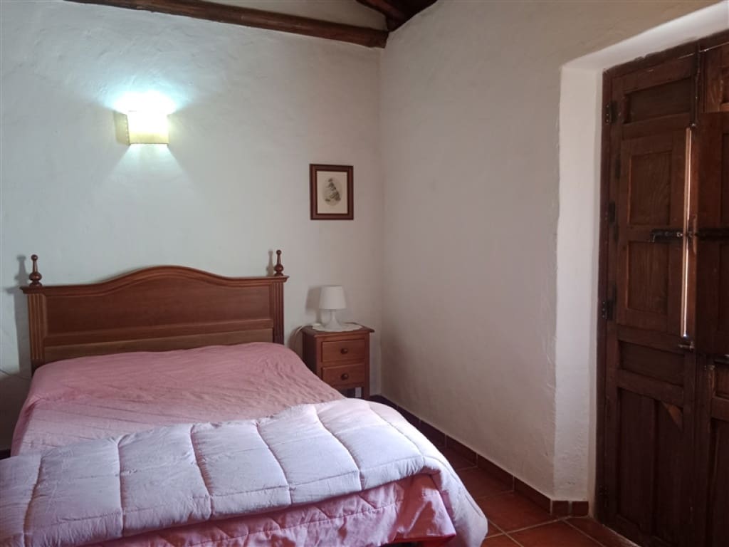 4 soveværelse Finca/Landehus til salg i Jubrique med swimmingpool garage - € 400.000 (Ref: 9331093)