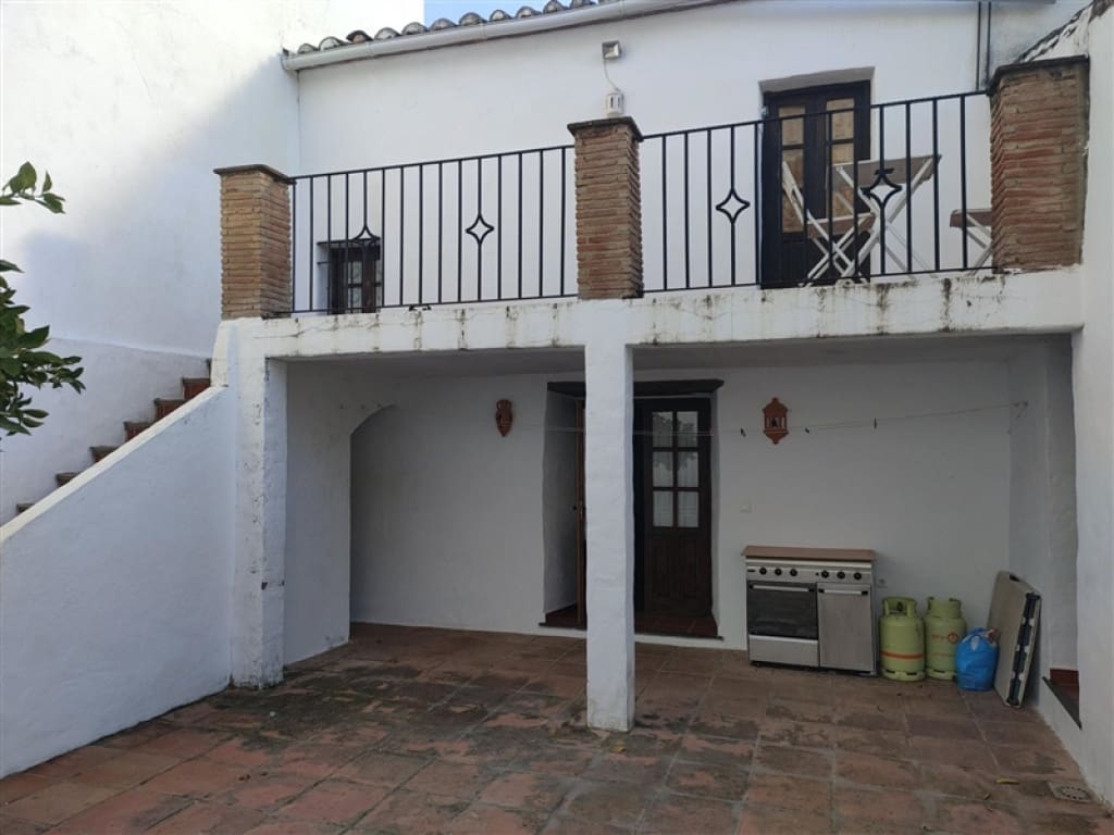 4 soveværelse Finca/Landehus til salg i Jubrique med swimmingpool garage - € 400.000 (Ref: 9331093)