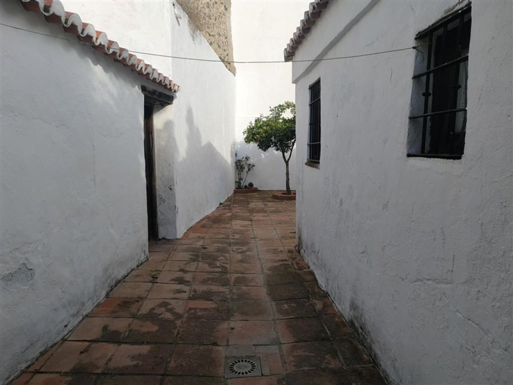 4 soveværelse Finca/Landehus til salg i Jubrique med swimmingpool garage - € 400.000 (Ref: 9331093)