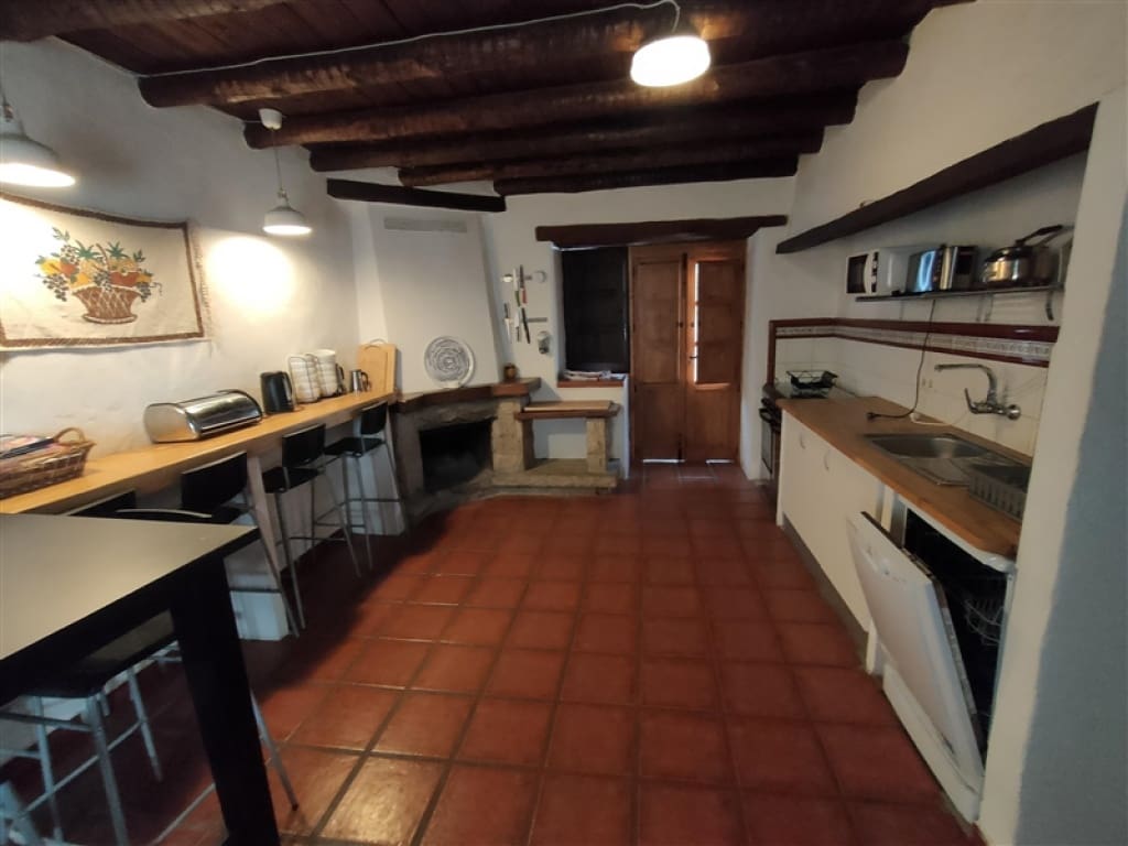 4 soveværelse Finca/Landehus til salg i Jubrique med swimmingpool garage - € 400.000 (Ref: 9331093)