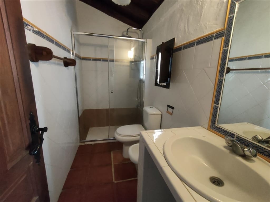 4 soveværelse Finca/Landehus til salg i Jubrique med swimmingpool garage - € 400.000 (Ref: 9331093)