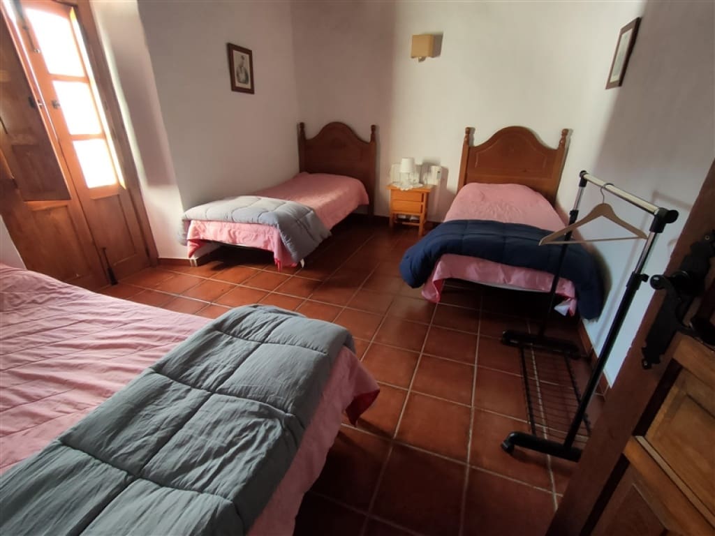 4 soveværelse Finca/Landehus til salg i Jubrique med swimmingpool garage - € 400.000 (Ref: 9331093)