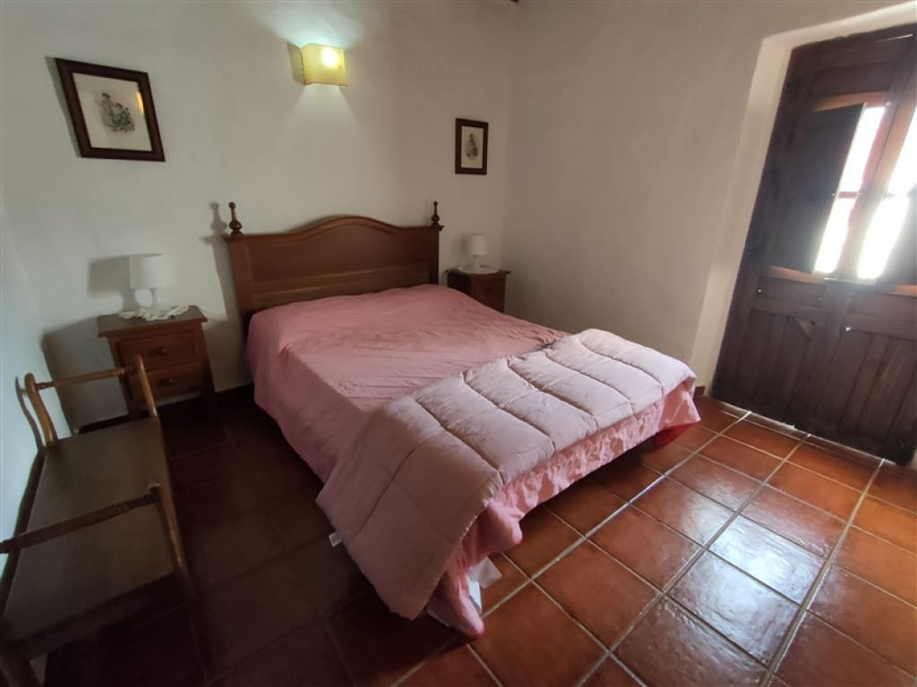 4 soveværelse Finca/Landehus til salg i Jubrique med swimmingpool garage - € 400.000 (Ref: 9331093)