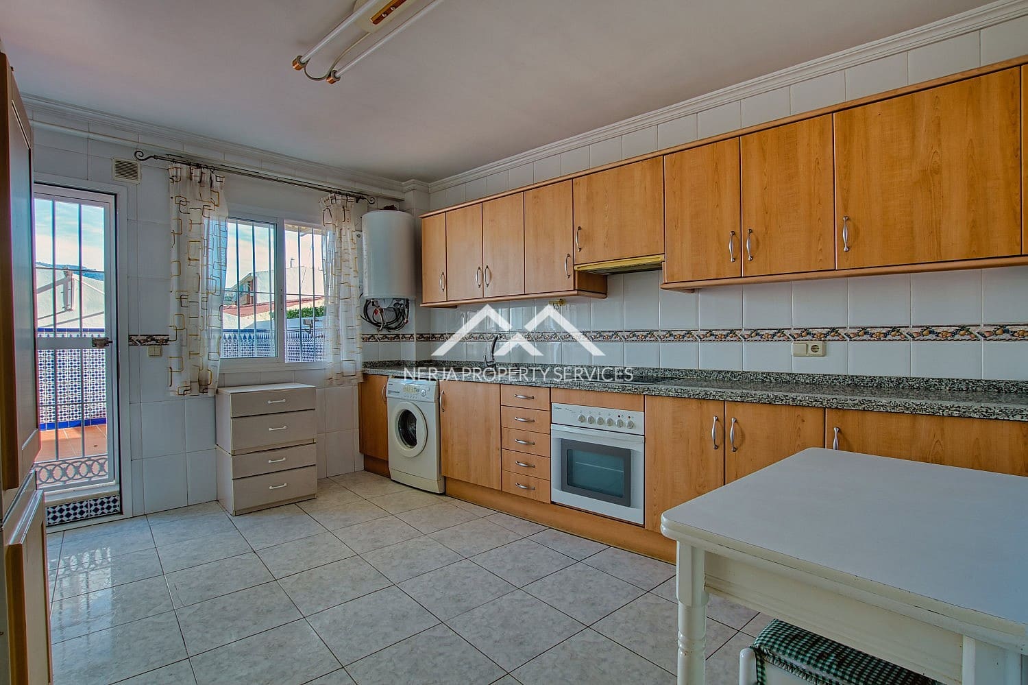 7 bedroom Apartment for sale in Velez-Malaga - € 850,000 (Ref: 10009361)