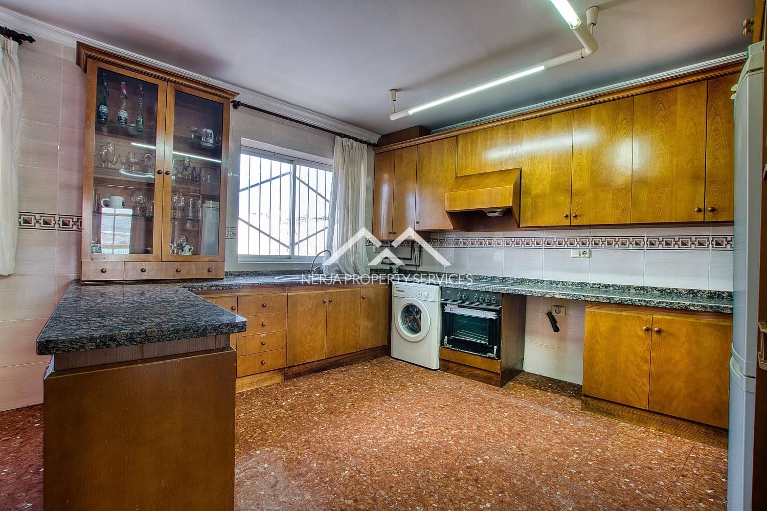7 bedroom Apartment for sale in Velez-Malaga - € 850,000 (Ref: 10009361)