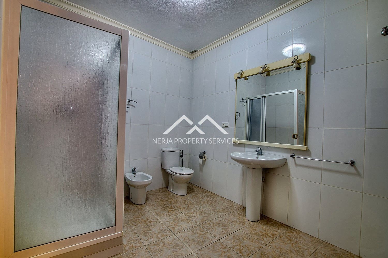 7 bedroom Apartment for sale in Velez-Malaga - € 850,000 (Ref: 10009361)