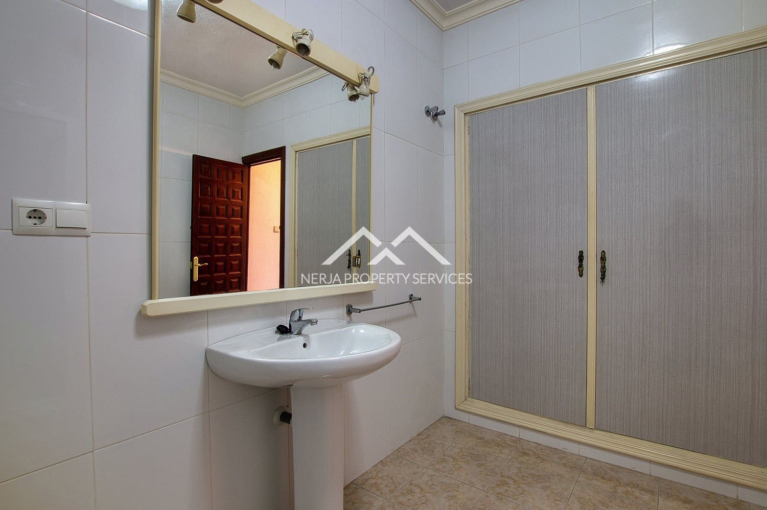 7 bedroom Apartment for sale in Velez-Malaga - € 850,000 (Ref: 10009361)