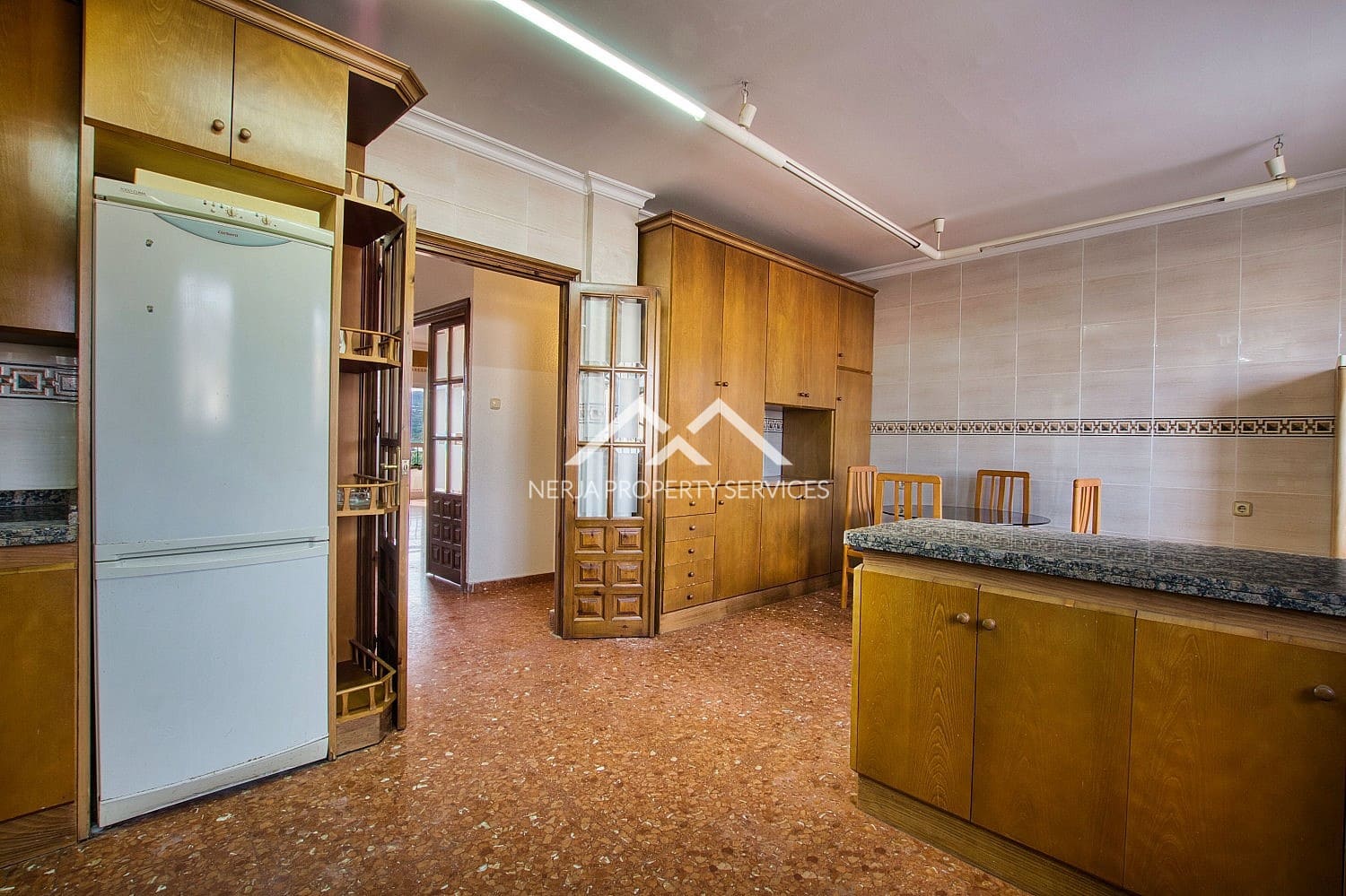 7 bedroom Apartment for sale in Velez-Malaga - € 850,000 (Ref: 10009361)