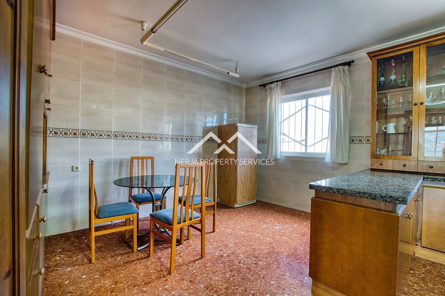 7 bedroom Apartment for sale in Velez-Malaga - € 850,000 (Ref: 10009361)