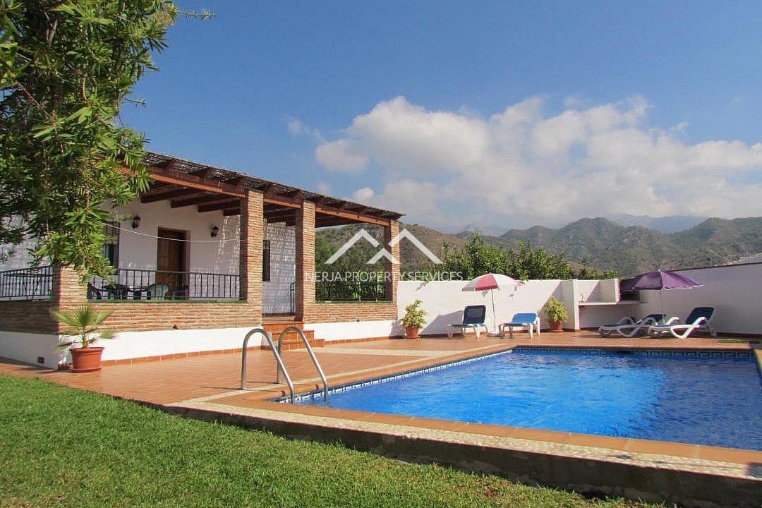 2 slaapkamer Villa te huur in Frigiliana met zwembad garage - € 1.600 (Ref: 10060527)