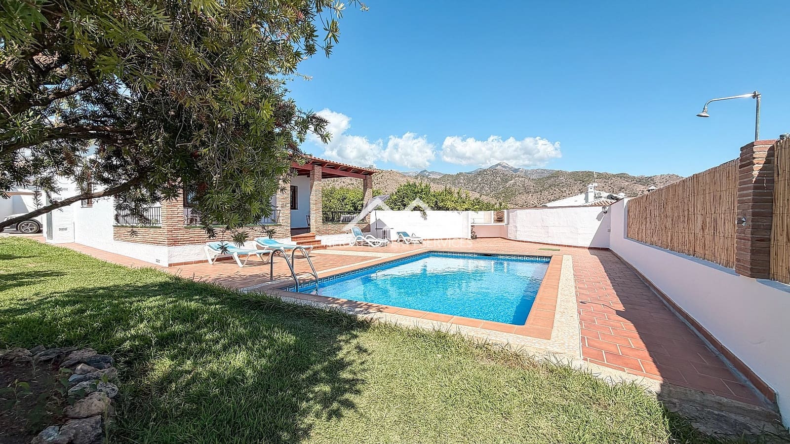 2 bedroom Villa for rent in Frigiliana with pool garage - € 1,600 (Ref: 10060527)