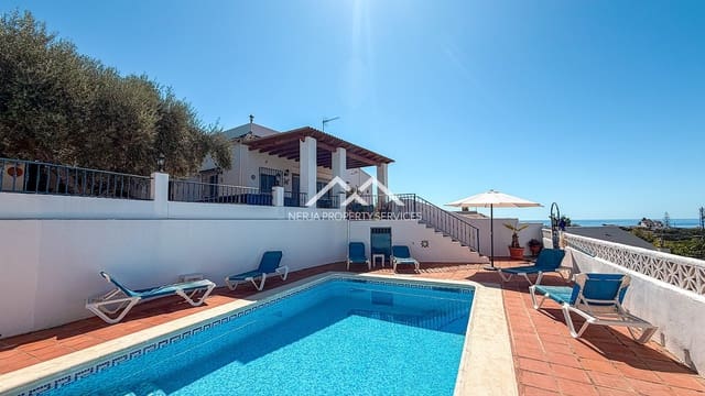 3 sypialnia Willa do wynajęcia w Avda Pescia - Ctra de Frigiliana, Nerja z basenem garażem - 1 700 € (Ref: 10101087)