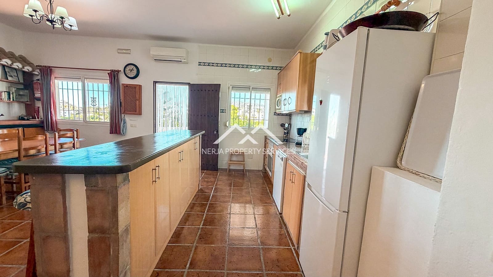 3 sypialnia Willa do wynajęcia w Nerja z basenem garażem - 1 700 € (Ref: 10101087)
