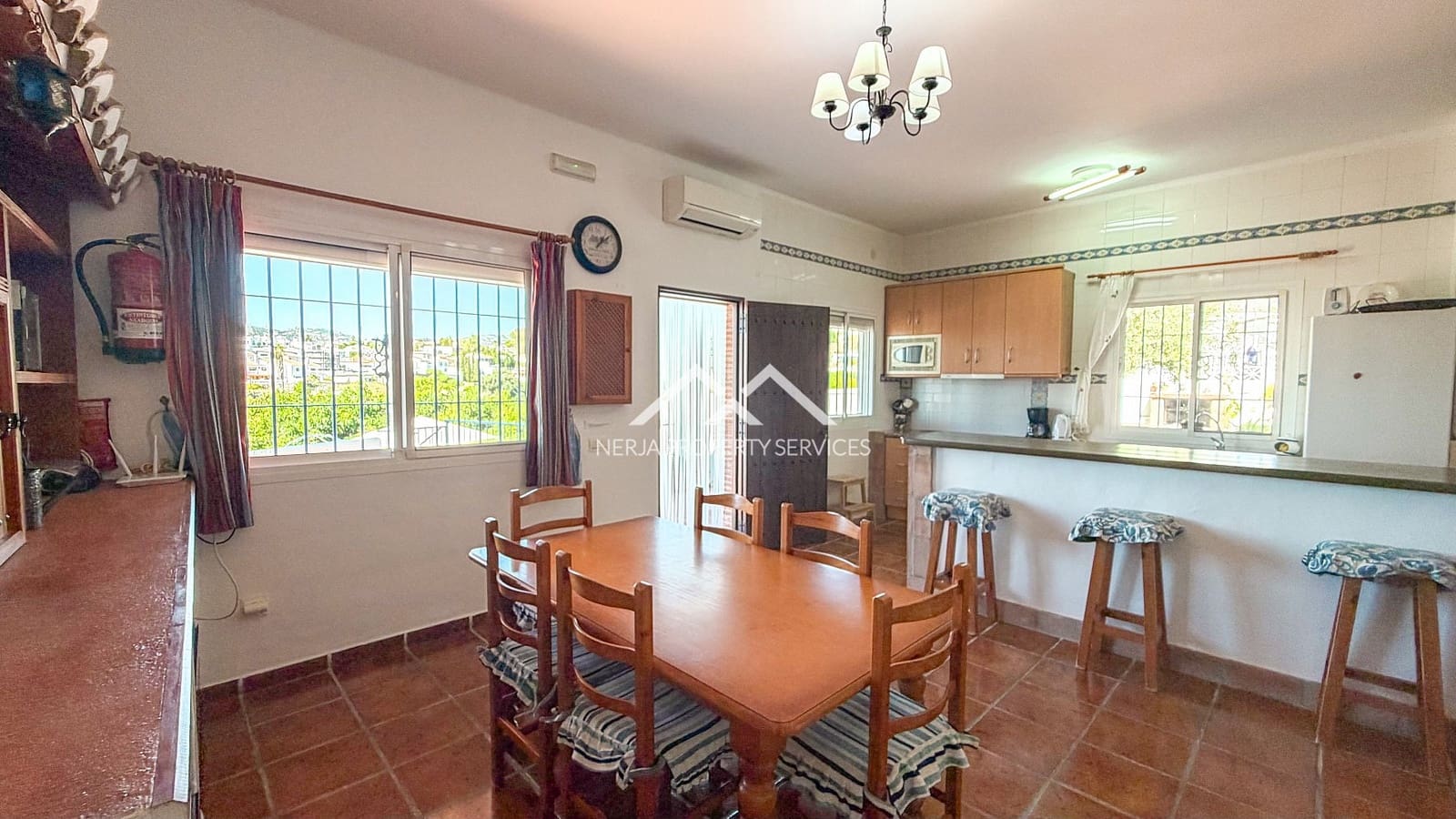 3 sypialnia Willa do wynajęcia w Nerja z basenem garażem - 1 700 € (Ref: 10101087)