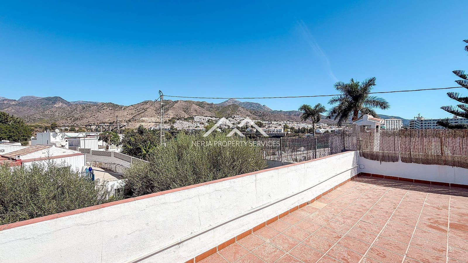 3 sypialnia Willa do wynajęcia w Nerja z basenem garażem - 1 700 € (Ref: 10101087)
