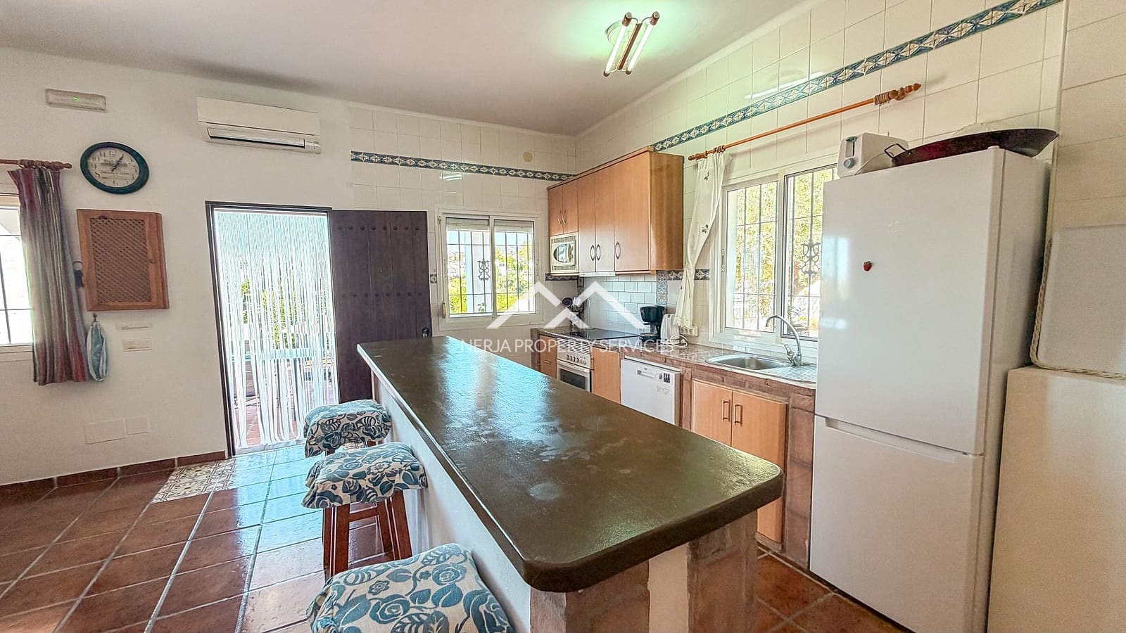 3 sypialnia Willa do wynajęcia w Nerja z basenem garażem - 1 700 € (Ref: 10101087)