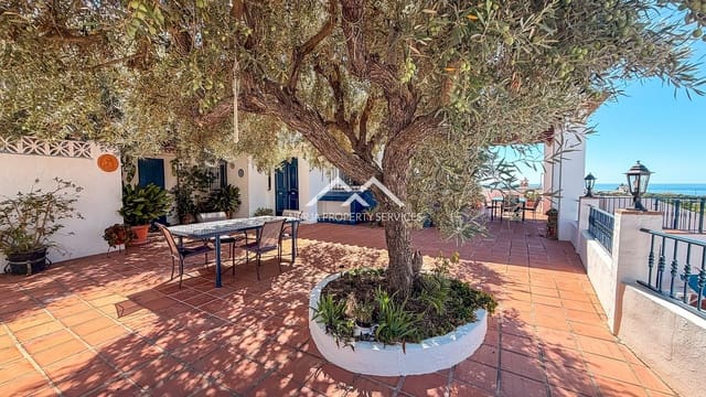 3 sypialnia Willa do wynajęcia w Avda Pescia - Ctra de Frigiliana, Nerja z basenem garażem - 1 700 € (Ref: 10101087)