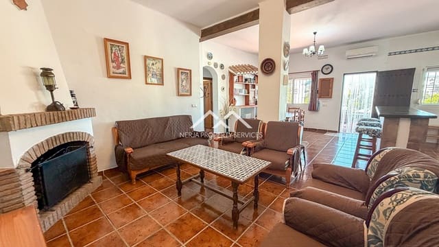 3 sypialnia Willa do wynajęcia w Avda Pescia - Ctra de Frigiliana, Nerja z basenem garażem - 1 700 € (Ref: 10101087)
