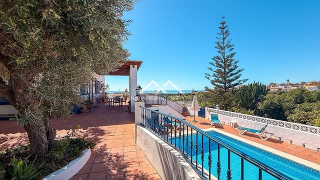 3 sypialnia Willa do wynajęcia w Avda Pescia - Ctra de Frigiliana, Nerja z basenem garażem - 1 700 € (Ref: 10101087)